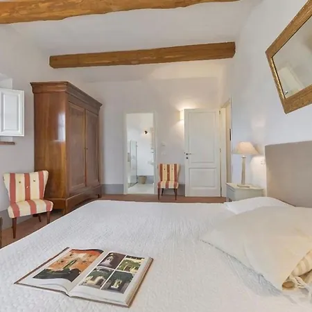 White Retreat Pereta